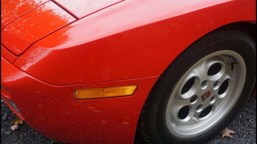 Детали экстерьера Porsche 944 Turbo 1986 года  (фото 15 из 149)